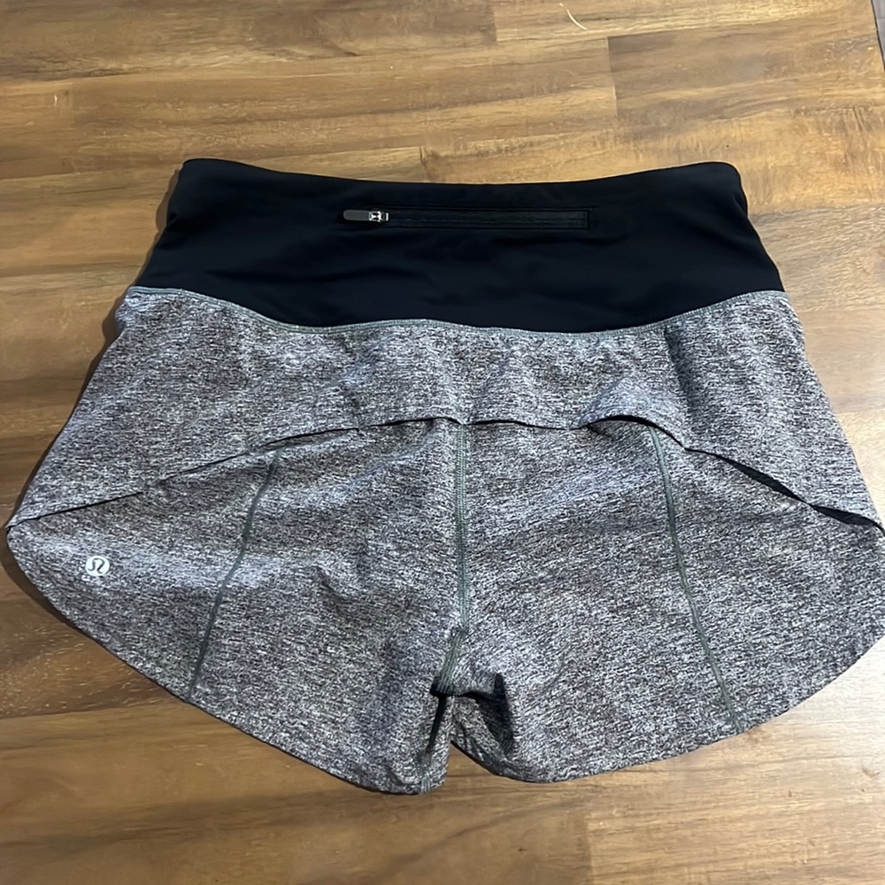 Lululemon Speed up 4inch mid/high rise shorts
